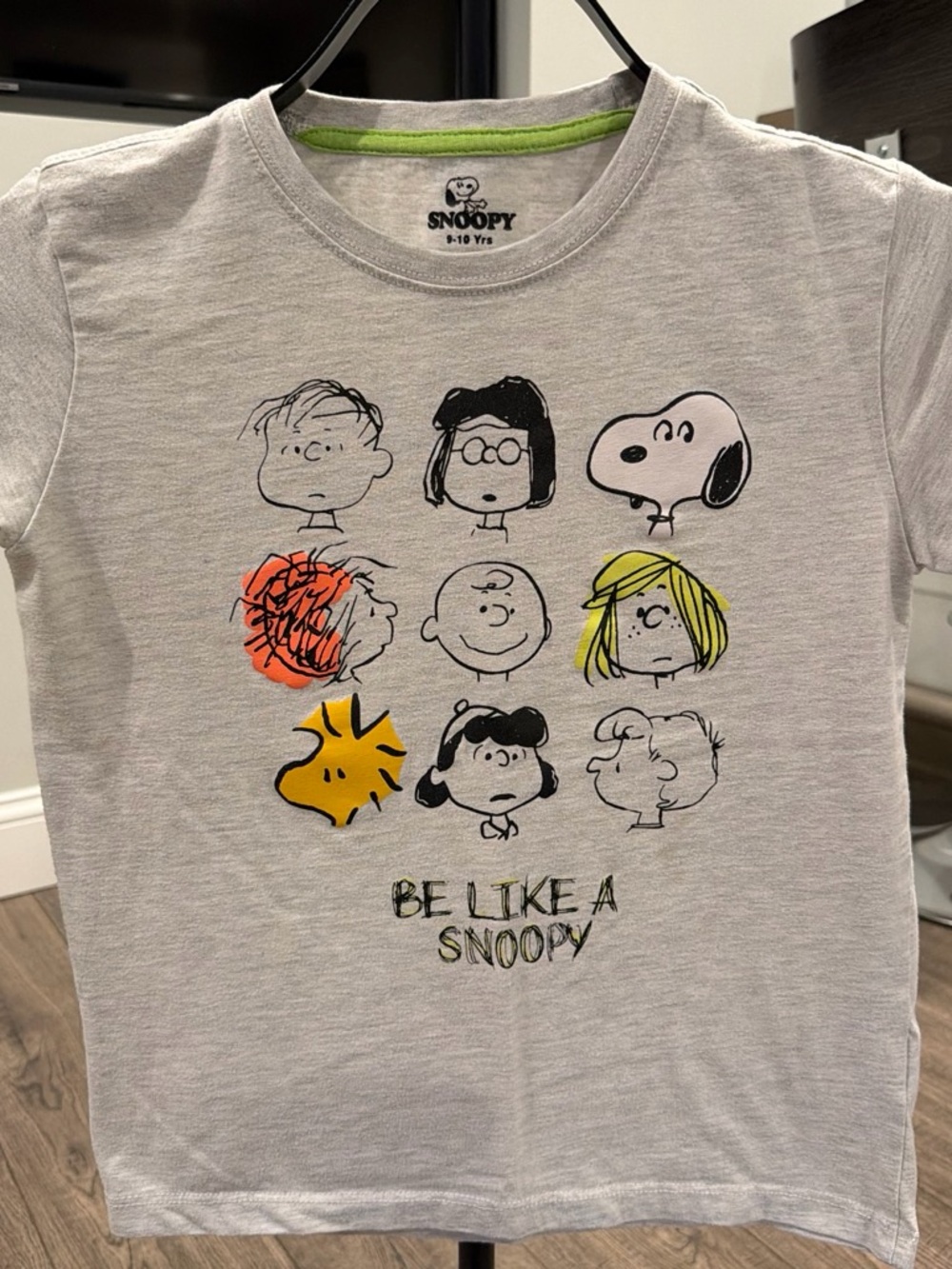 Kids' Light Gray Snoopy Graphic Tee - Be Like A Snoopy - Picture 1 of 3